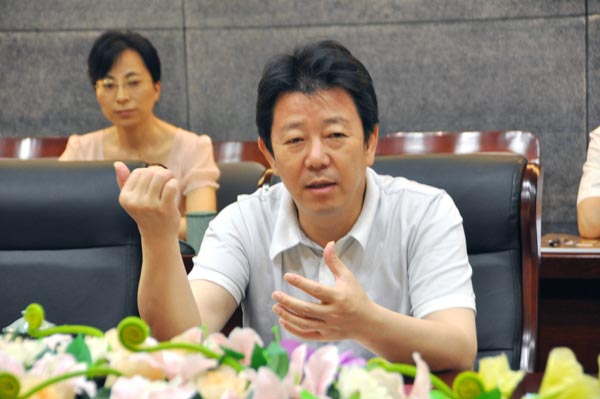 4.王市長對華億集團(tuán)的實(shí)力和成就表示贊賞，對雙方的合作寄予希望.jpg